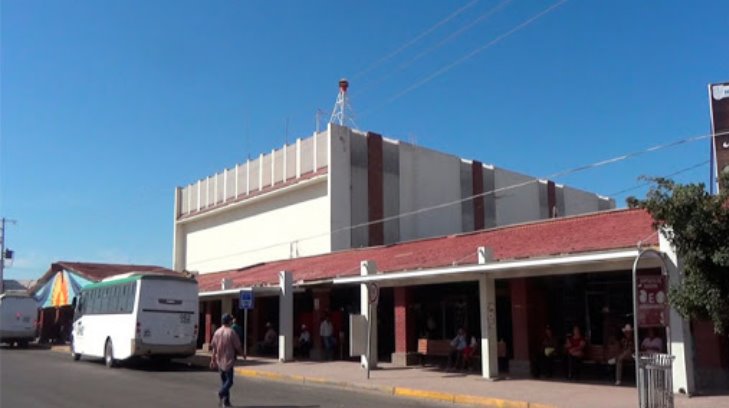 Policía de Navojoa intentó detener locatario por vender afuera de centro comercial