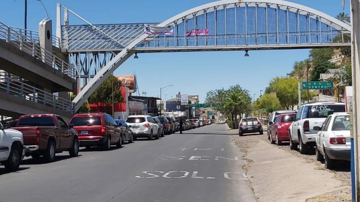 Hombre intenta fugarse de la policía y choca en Nogales