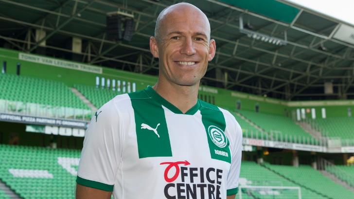 Arjen Robben debutó como director técnico