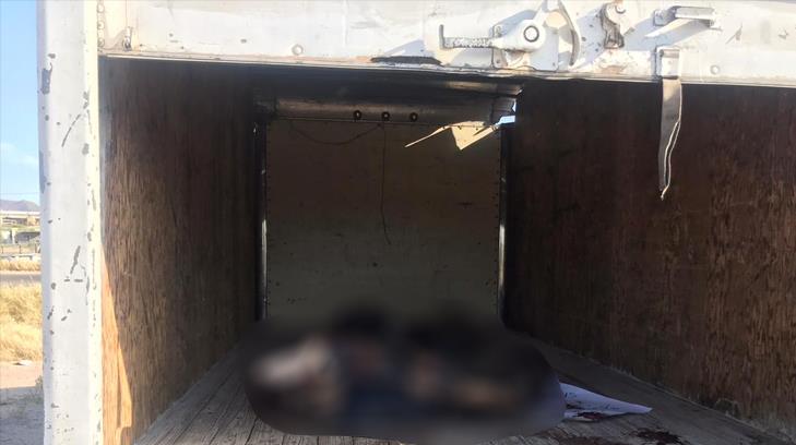 Abandonan vehículo de carga con 4 cadáveres en Caborca