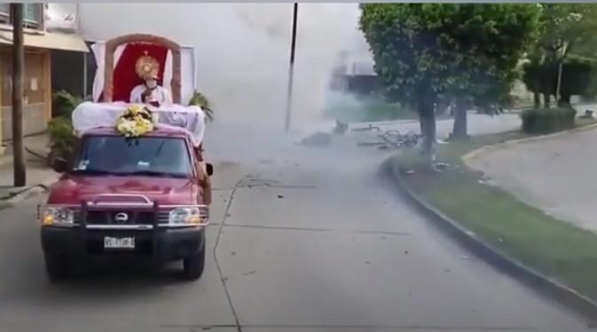 En plena procesión muere hombre en Tabasco tras explosión