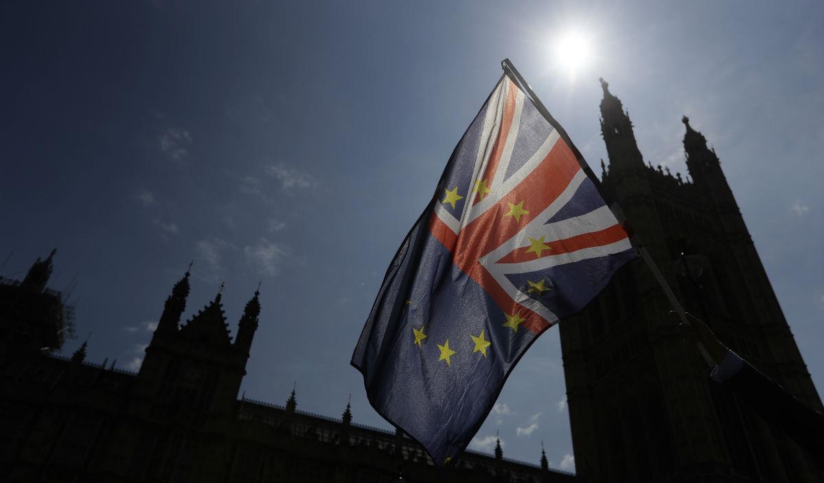 Cae 20% la economía de Gran Bretaña, suben bolsas europeas
