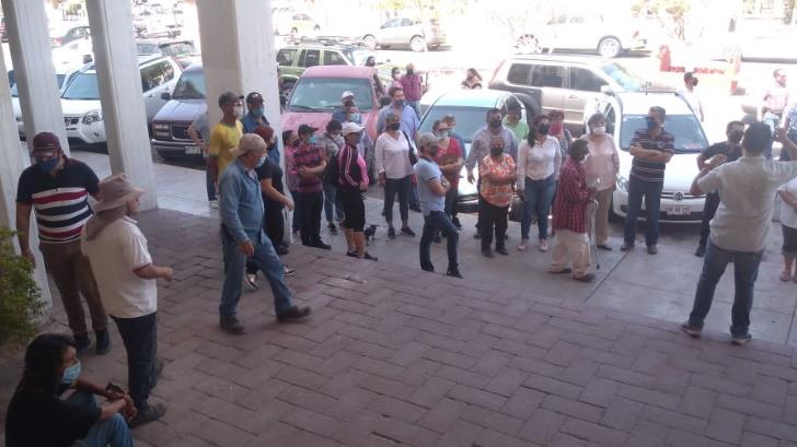 Locatarios de Navojoa protestan frente al Palacio Municipal
