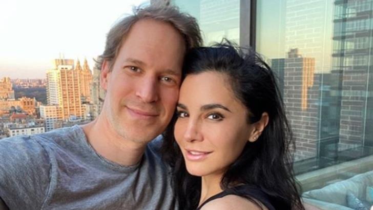 Martha Higareda se muestra muy enamorada de David Korins