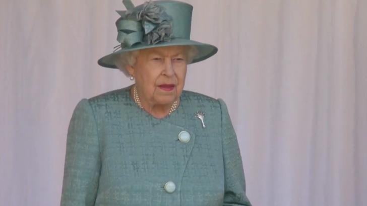VIDEO | El triste semblante de la reina Isabel II en este cumpleaños