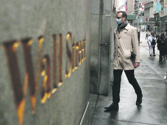 Cae Wall Street con miedos de más cuarentenas
