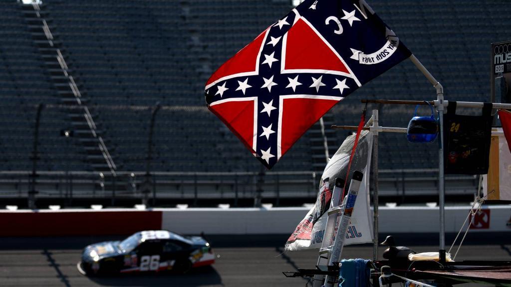 Prohiben bandera confederada en Nascar