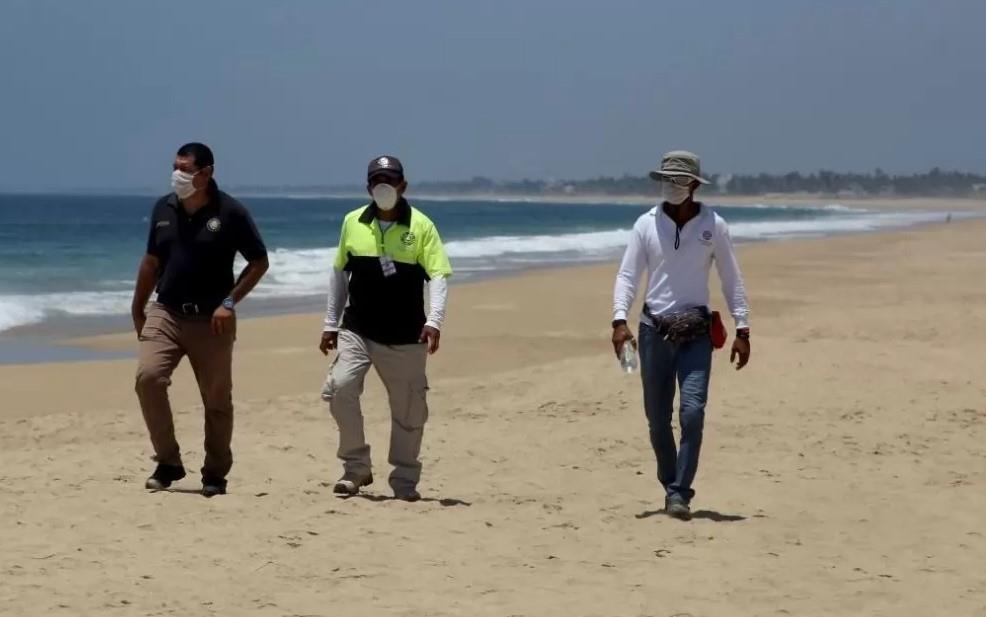 Hacen de todo por ir a la playa a pesar del Covid-19