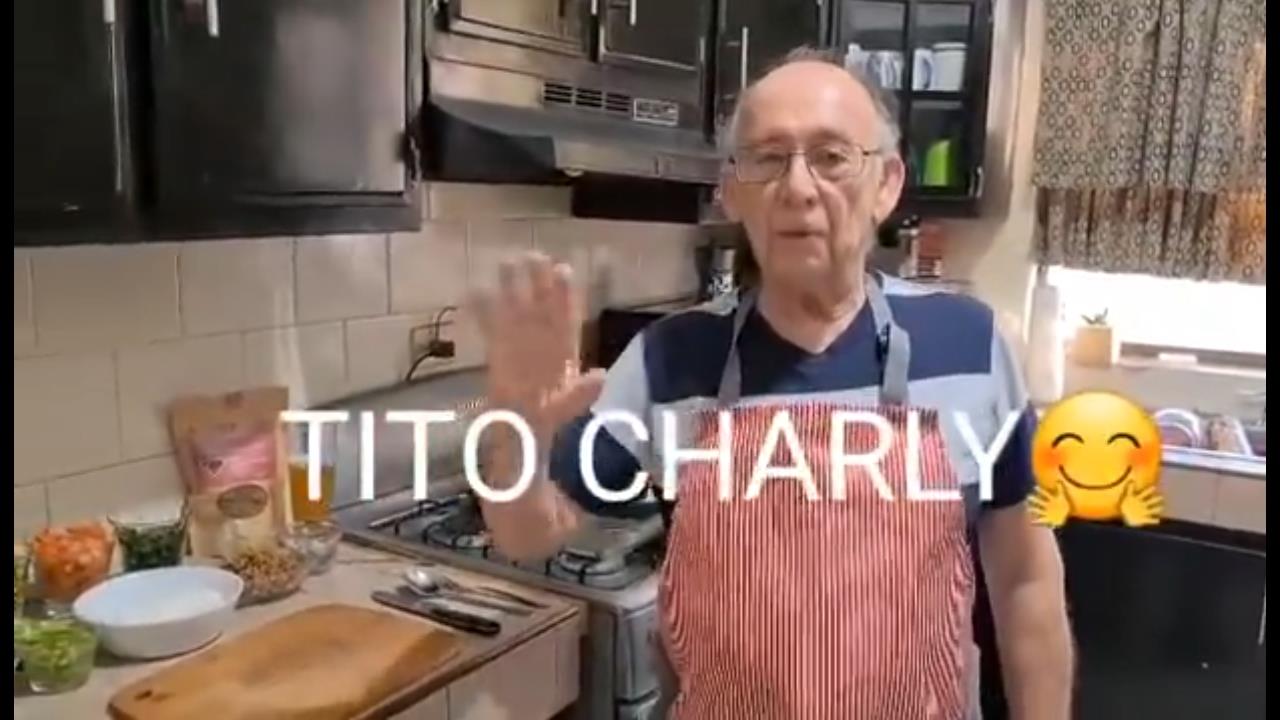 Ancianito de 80 años abre su canal de recetas