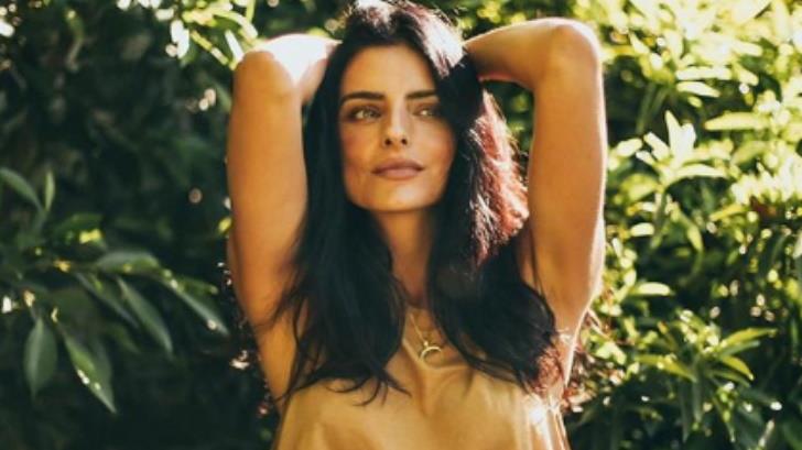 Aislinn Derbez presume bikini y cuerpazo en Instagram