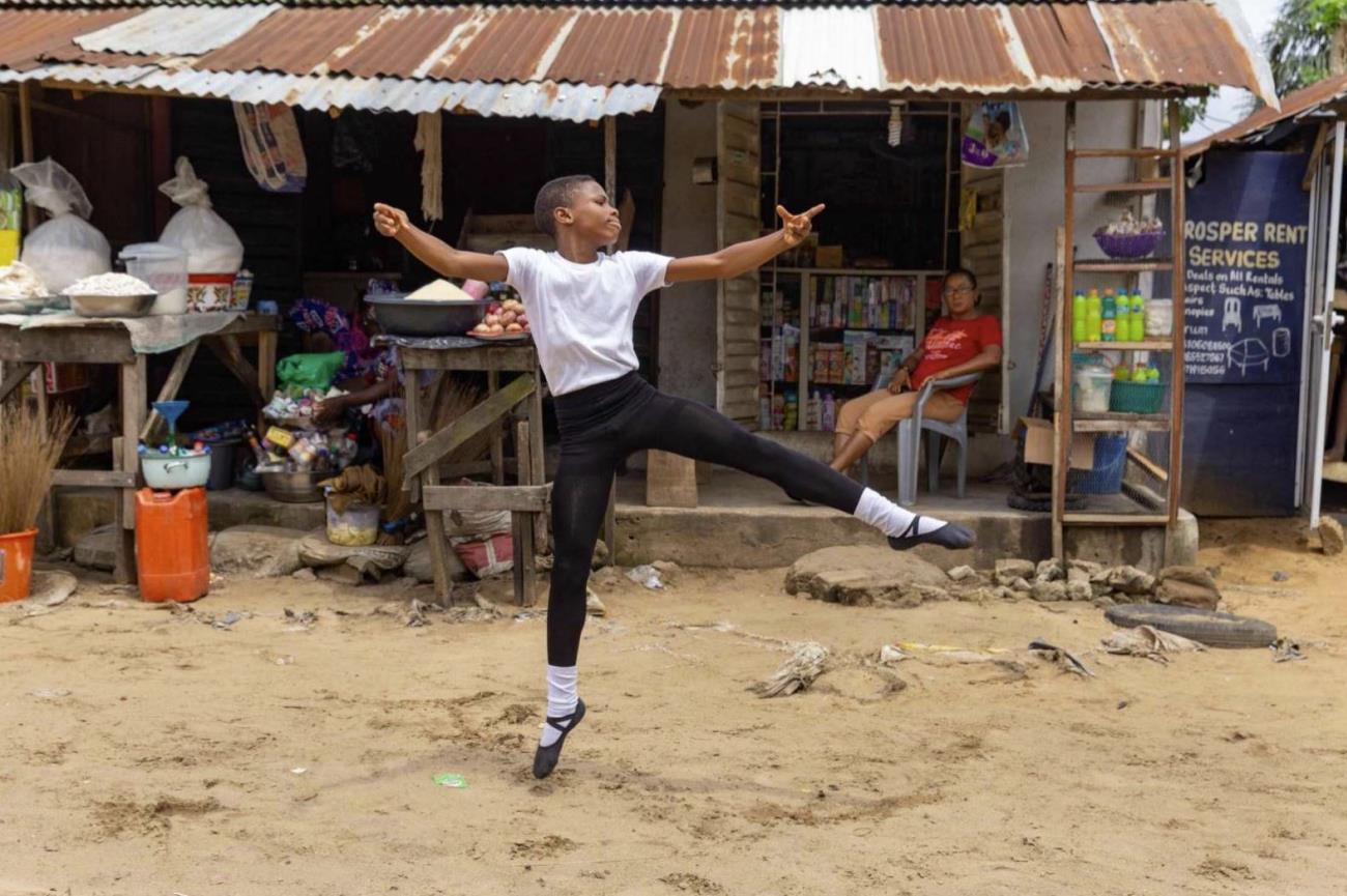 Anthony Mmesoma Madu, es el joven bailarín que está rompiendo estereotipos
