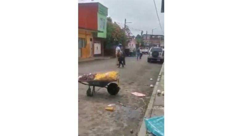 Autoridades le tiran su puesto de cocos a madre e hijo en Veracruz