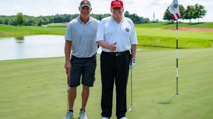 Brett Favre se reúne con Donald Trump para jugar golf