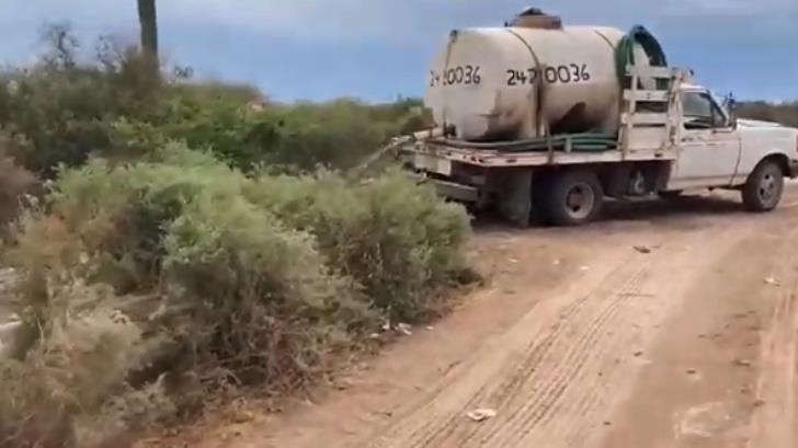 VIDEO | Descubren pipa tirando desechos de fosa sépticas en las inmediaciones de Bahía de Kino
