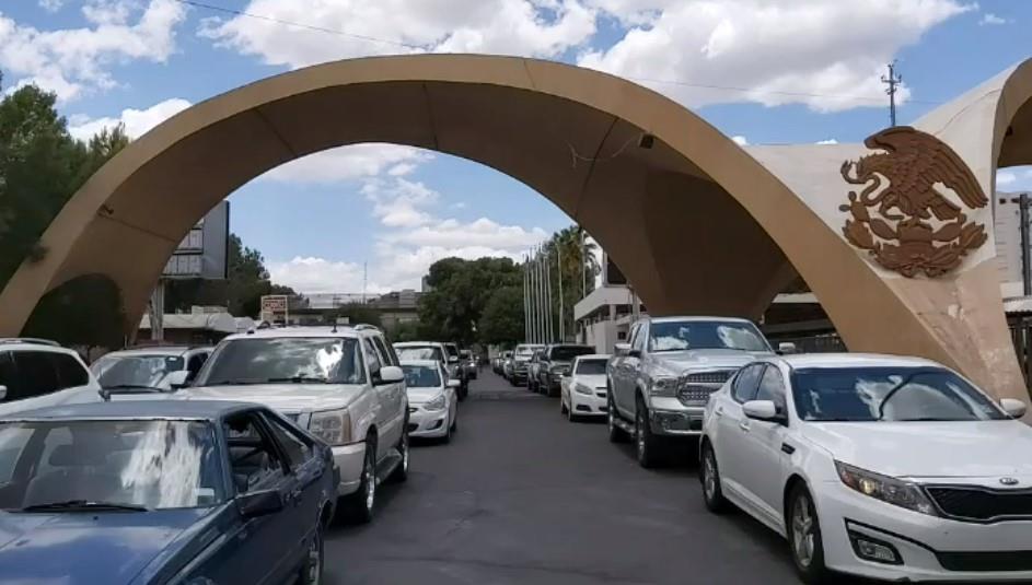 Policías de Nogales llevan a niño al DIF por vender chicles