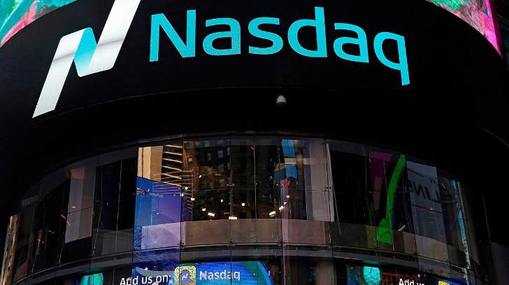 Nasdaq se salva de caída por baja de PIB en EU