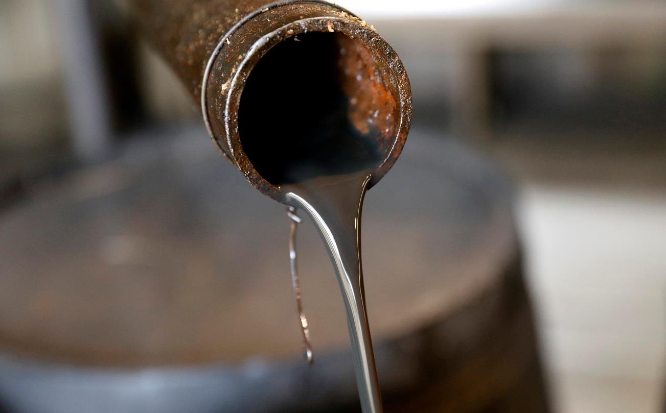 Precio del petróleo liga tres jornadas a la baja