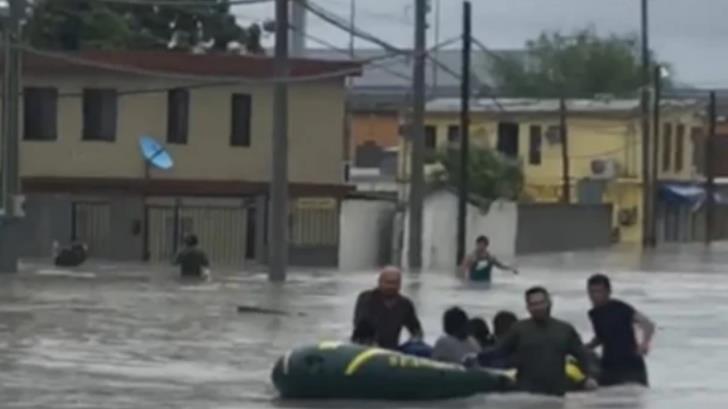 Rescatan a bebé durante inundaciones en Reynosa