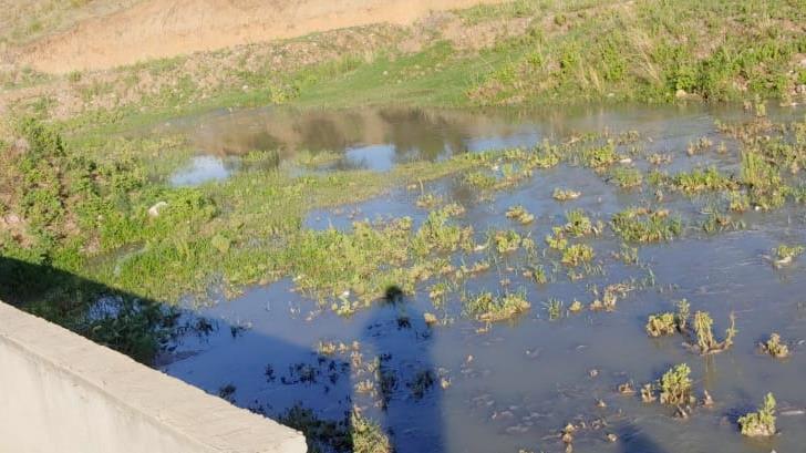 Derrames de aguas negras contaminan el río Bambuto