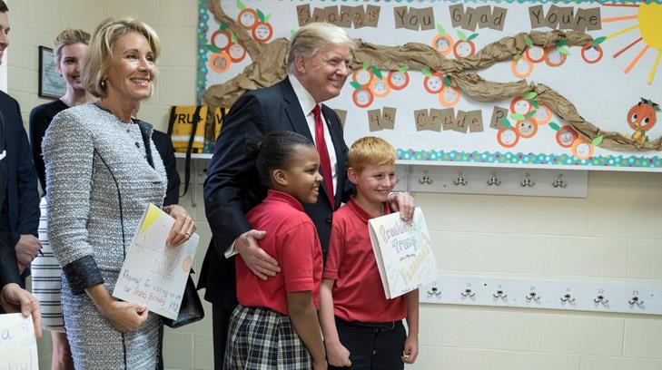 Amenaza Trump con quitar dinero a las escuelas