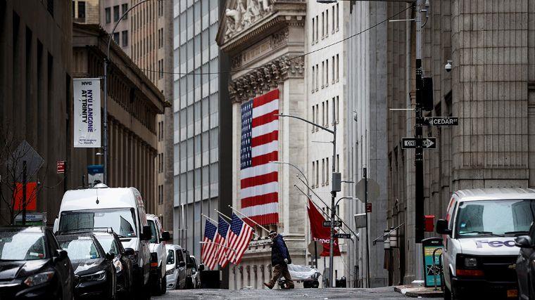 Semana de pérdidas en Wall Street remata en la banca