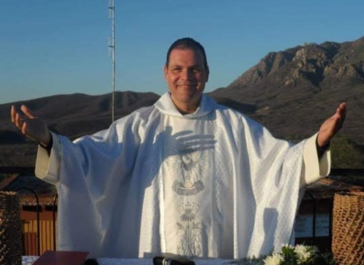 Sacerdote de la Parroquia Cristo Rey se encuentra hospitalizado