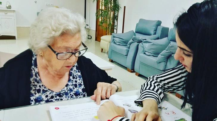 Retomará sus estudios 60 años después con Aprende en Casa