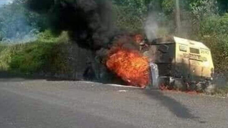 Convoy armado roba 10 mdp de camión de valores en Quintana Roo