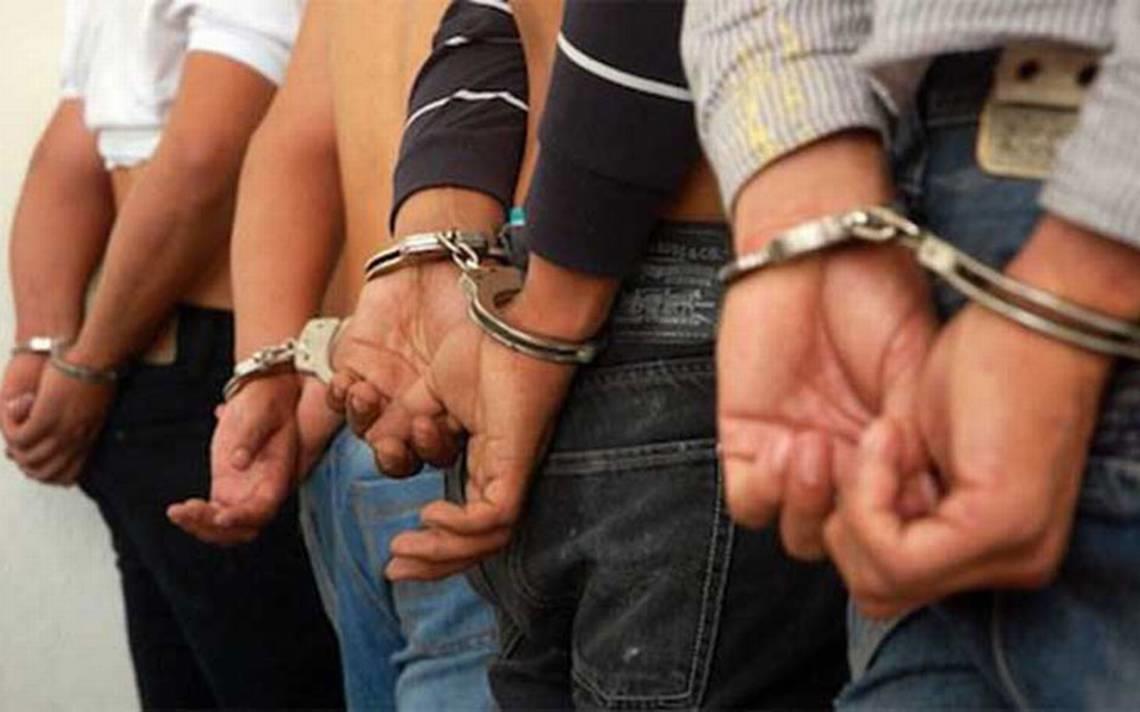 Detienen a cinco presuntos tiradores de droga en SLRC