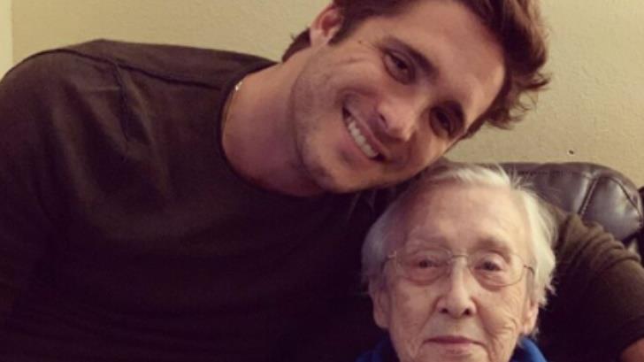 Diego Boneta con el corazón destrozado despide a su abuelita