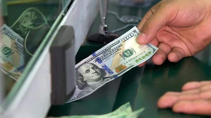 Dólar registra la mayor baja en 10 semanas y llega a 22.73 pesos