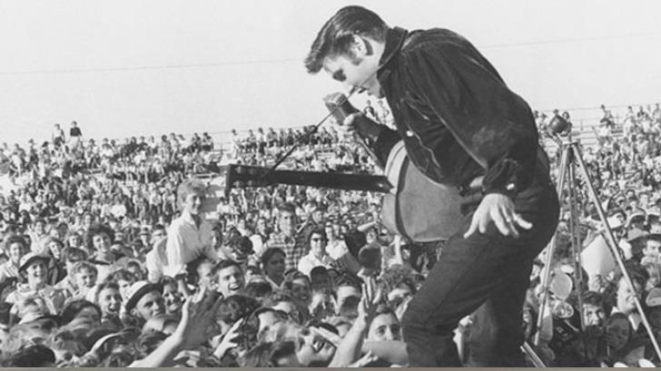 Elvis Presley, un rey que cambió al mundo con su rock and roll