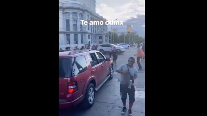 VIDEO | Hacen fiesta en semáforo al ritmo de La Chona