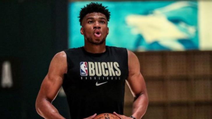 Giannis domina en toda la duela