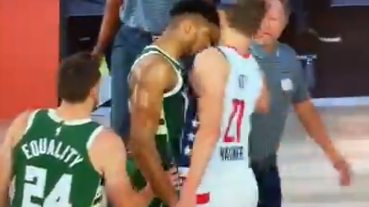 VIDEO | Jugador de la NBA es suspendido por darle un cabezazo a rival
