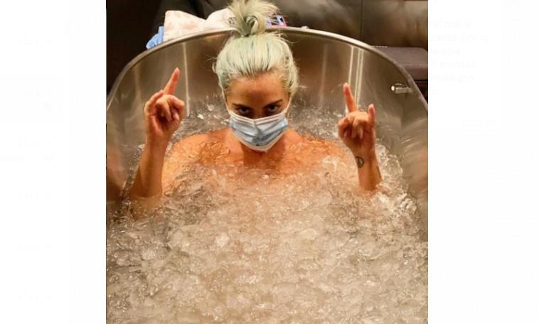 Lady Gaga toma baños con hielo como terapia