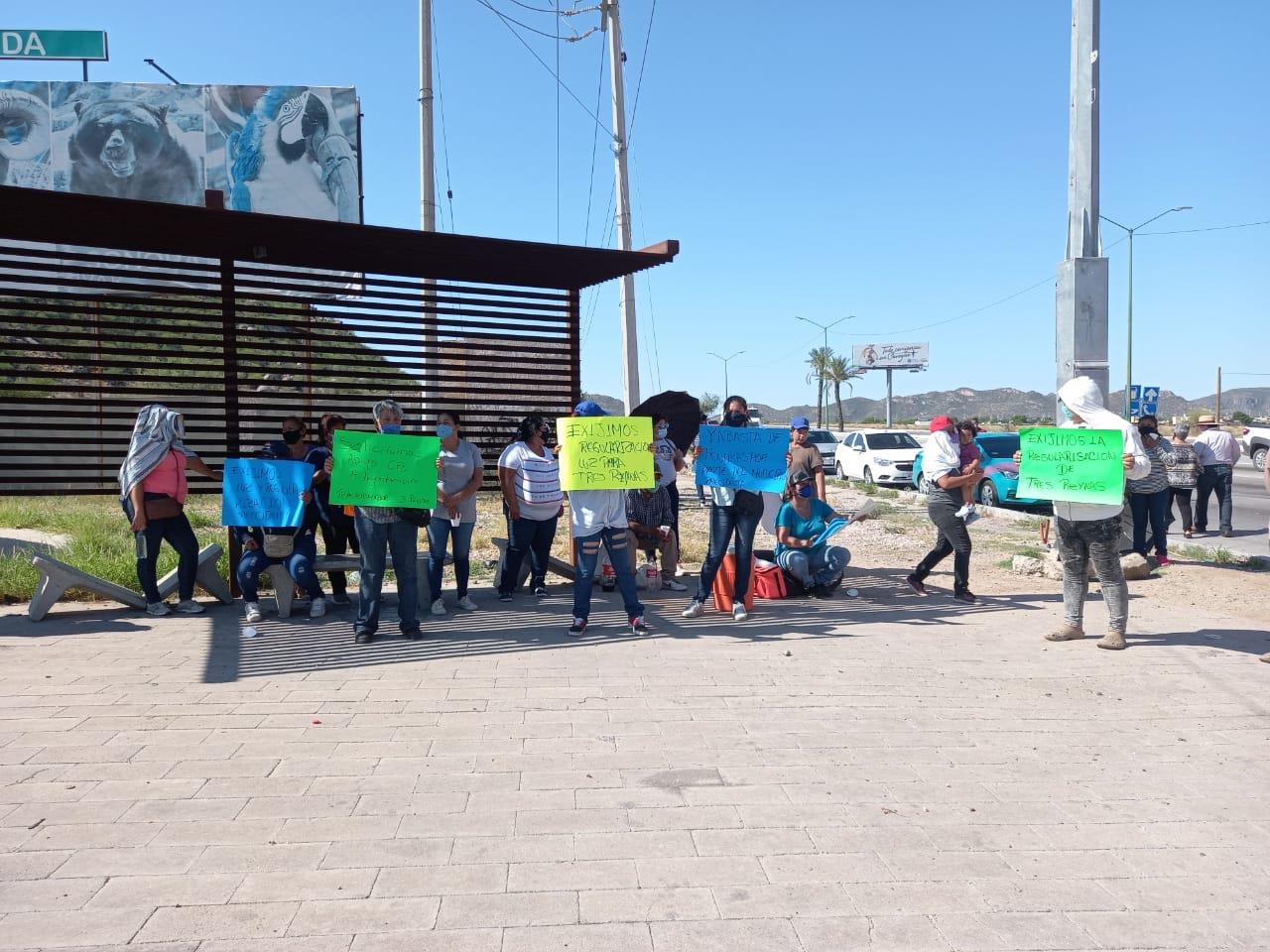 Vecinos de la colonia Tres Reinas bloquean salida sur de Hermosillo