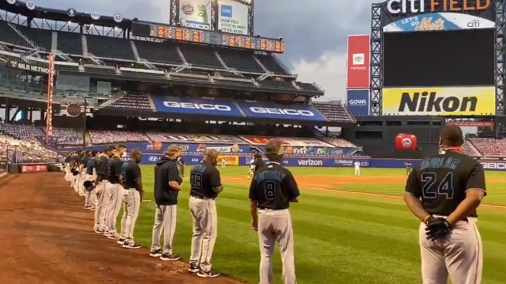 VIDEO | Marlins y Mets, guardan 42 segundos de silencio y abandonan el juego