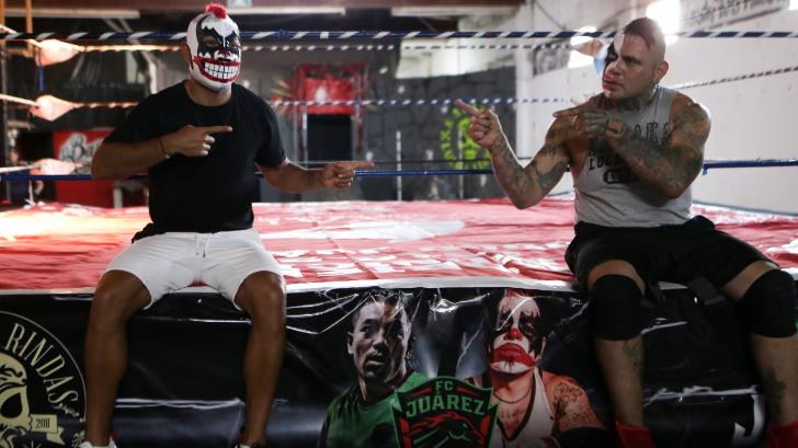 Pagano le da clases de lucha libre a Marco Fabián