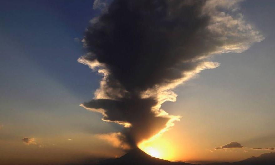 Alertan por caída de ceniza del volcán Popocatépetl