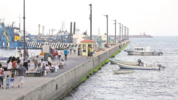 Puerto de Veracruz está concesionado por un siglo, reprocha AMLO