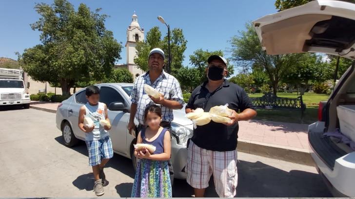 Cipriano León y su familia recorren 60 kilómetros para vender queso