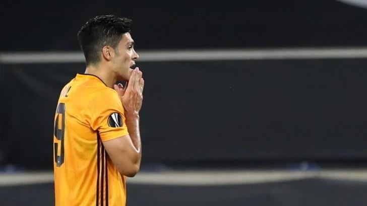 Raúl Jiménez vuelve a ser ignorado por el técnico de los Wolves