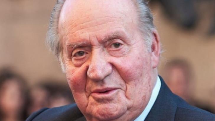 El rey Juan Carlos de España abandona su país tras escándalos