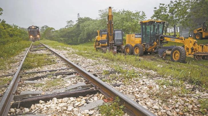 AMLO amenaza con expropiar terrenos para el Tren Maya