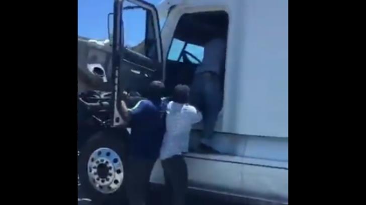 VIDEO | Golpean a trailero por no pagar cuota de yaquis en Sonora