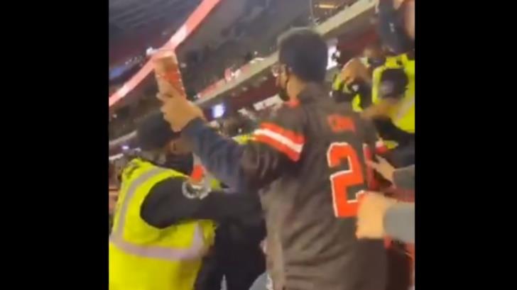 VIDEO | Aficionados desatan bronca en partido de los Browns de Cleveland