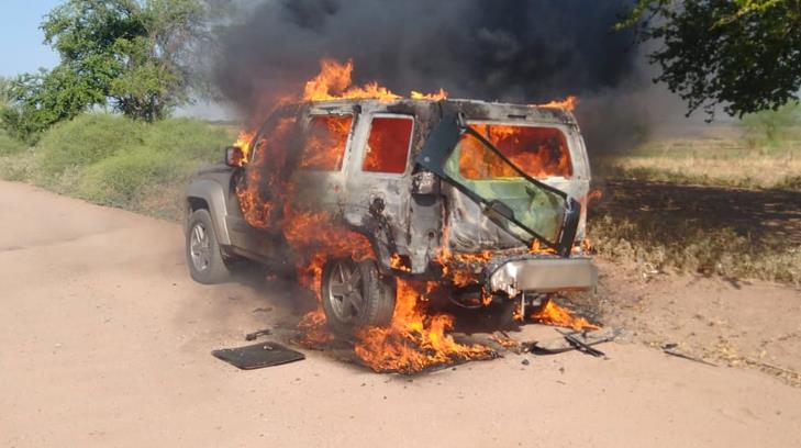 Encuentran cuerpo calcinado dentro de auto en llamas