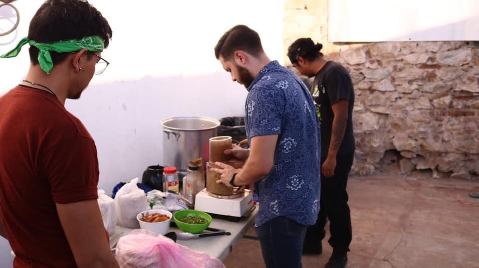 Jóvenes nogalenses recorren negocios buscando rescatar alimentos desperdiciados