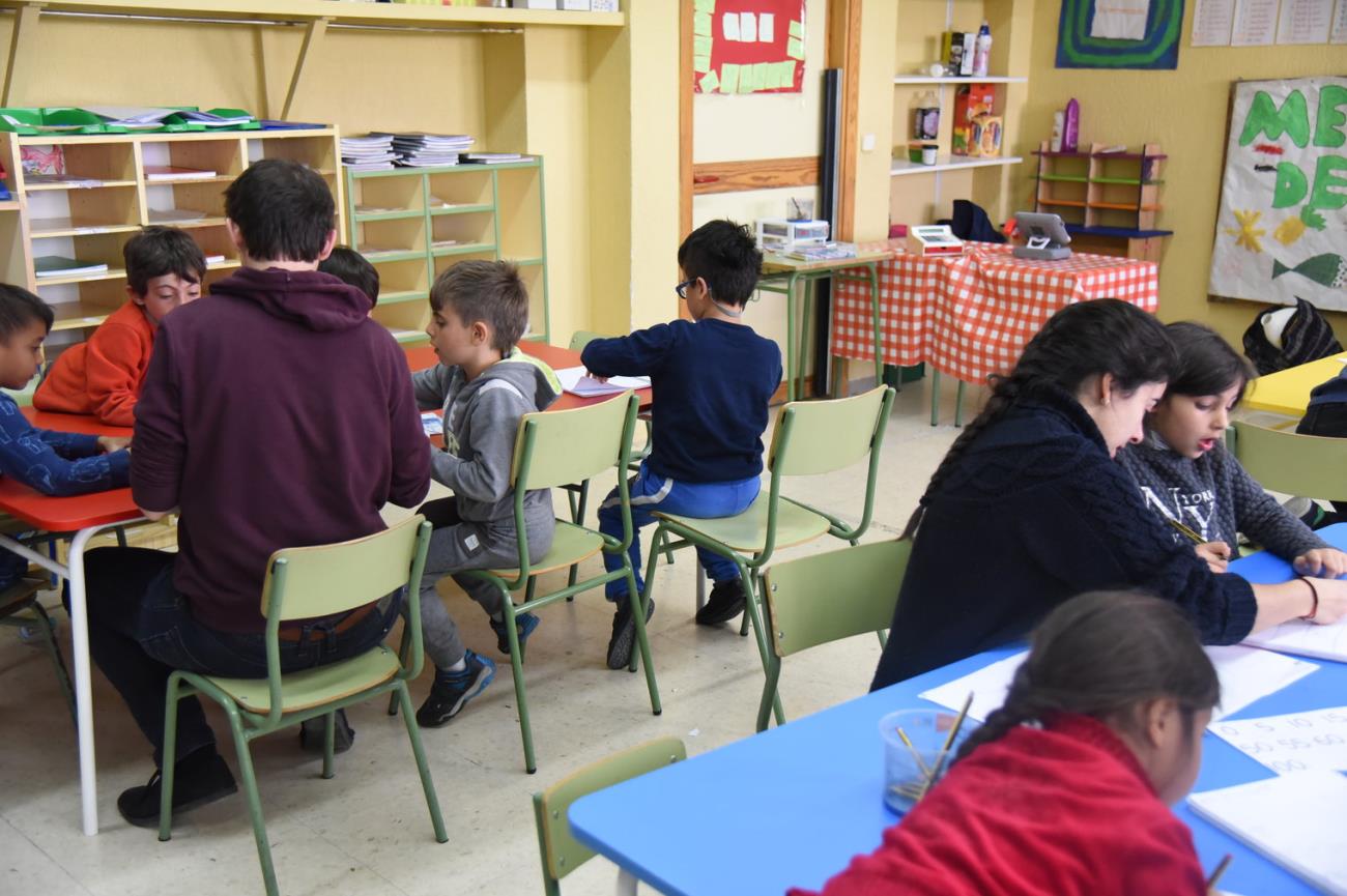 Cierran más de 300 escuelas por rebrote en España